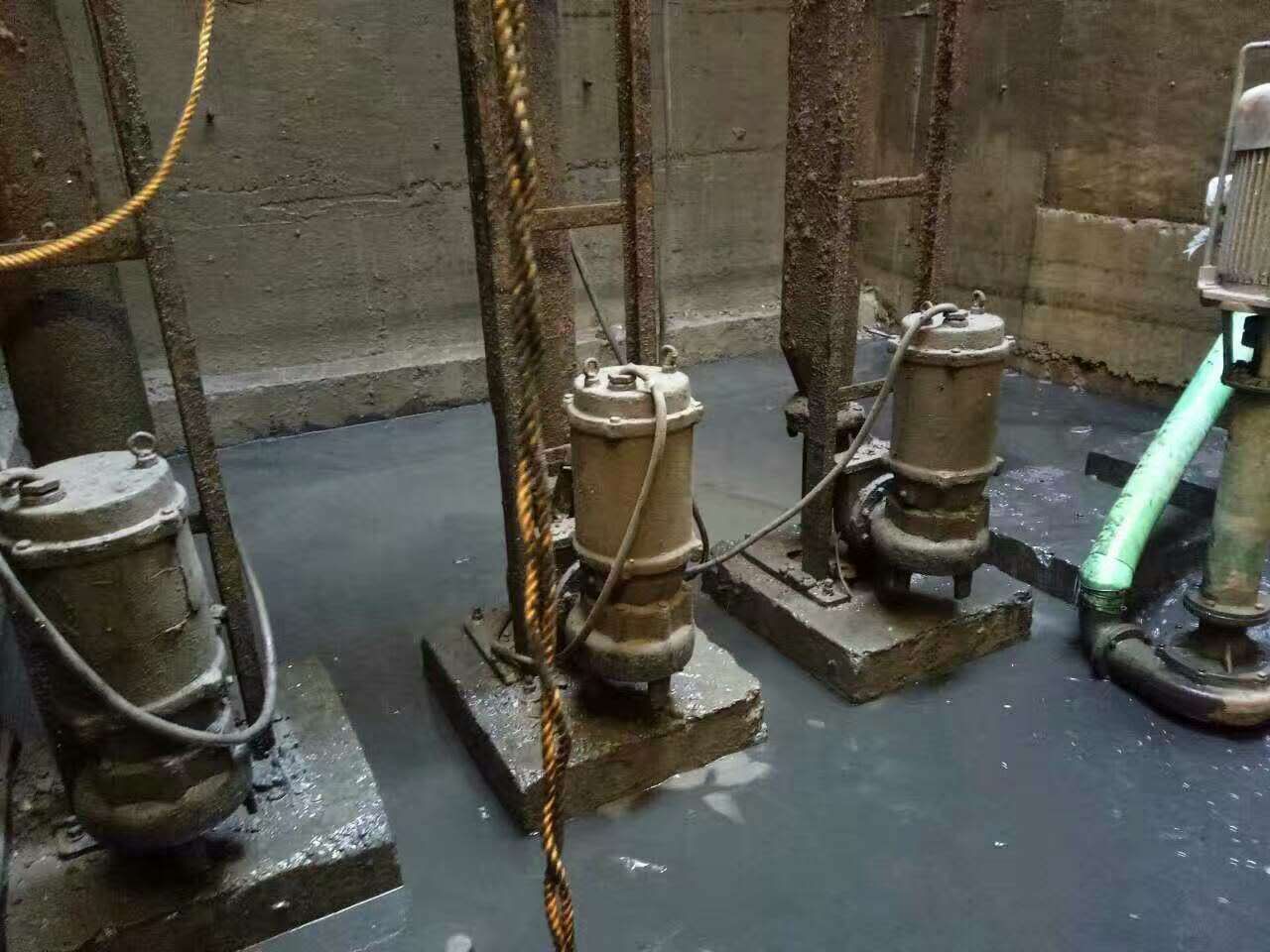 明水污水池清理