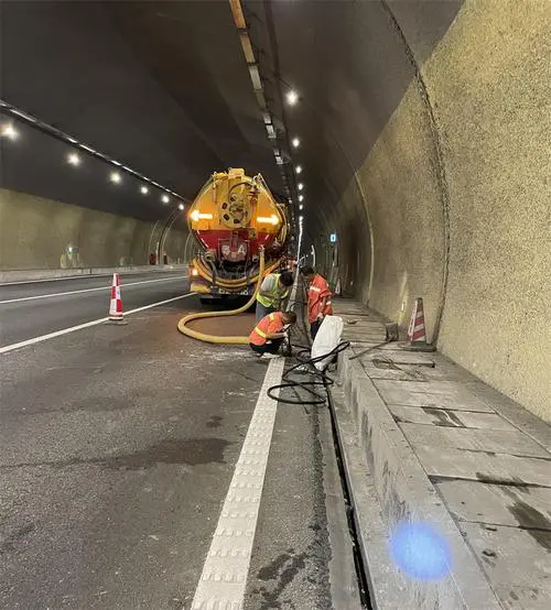 明水隧道排水渠清淤